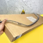 زه استیل پایین جلو پنجره تالیسمان